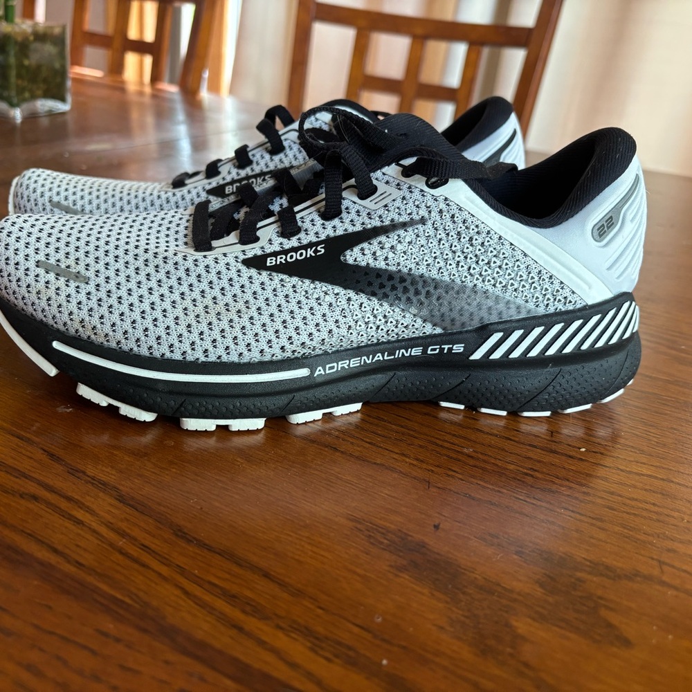 Brooks Black and white adrenaline 22 women’s shoes.  Size 9 new without box